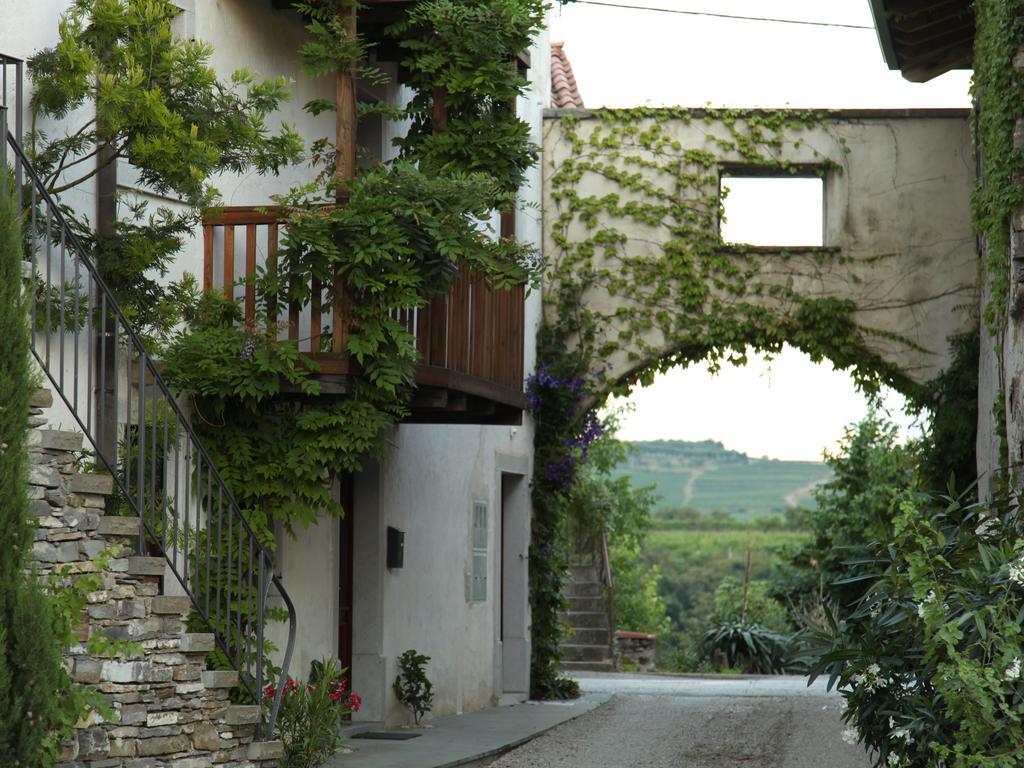 Boutique Hotel Dvor Dobrovo Zewnętrze zdjęcie