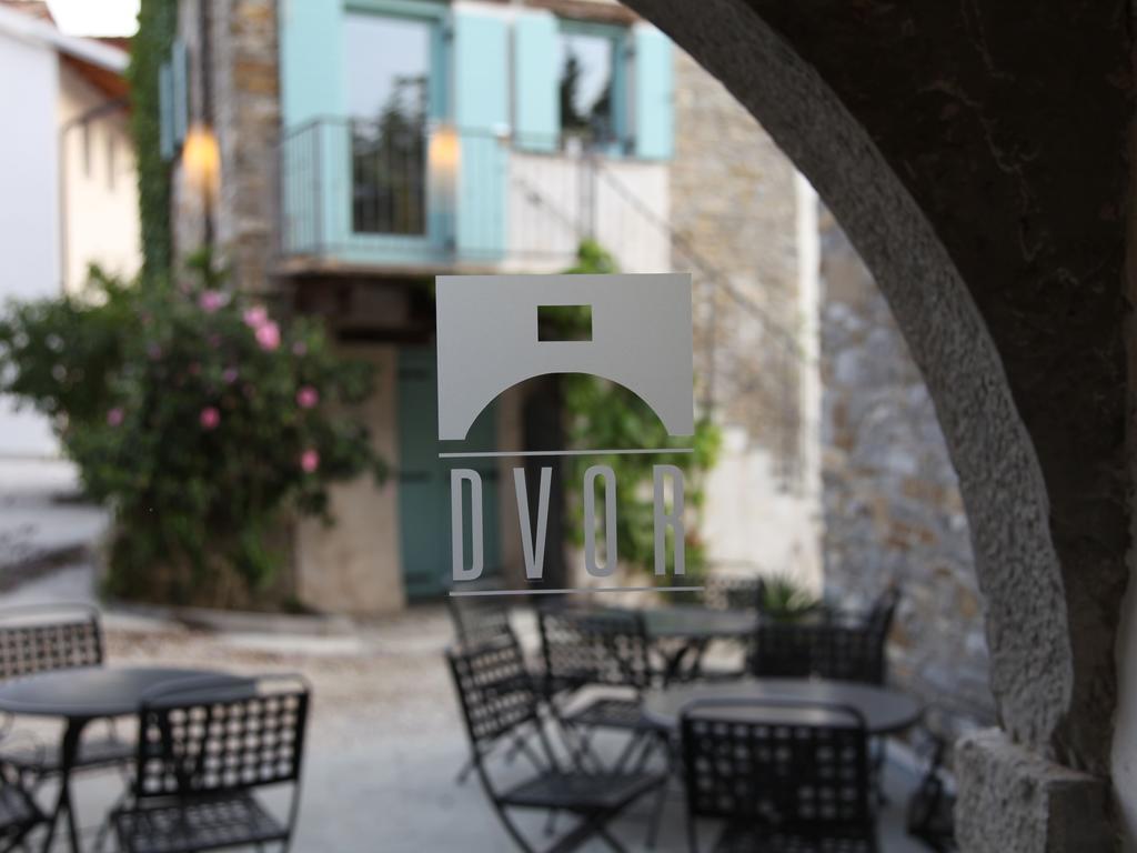 Boutique Hotel Dvor Dobrovo Zewnętrze zdjęcie