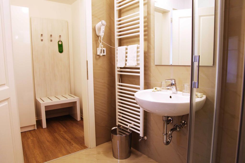 Boutique Hotel Dvor Dobrovo Pokój zdjęcie