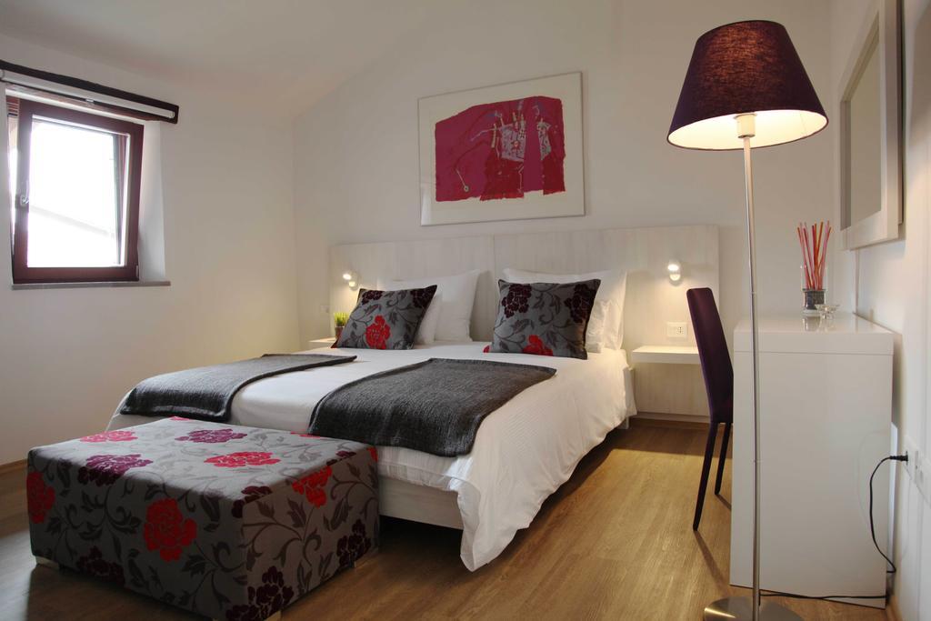 Boutique Hotel Dvor Dobrovo Pokój zdjęcie