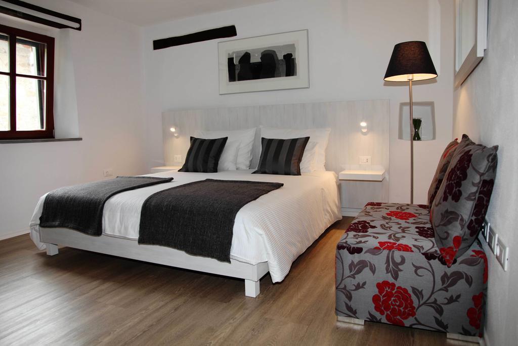 Boutique Hotel Dvor Dobrovo Pokój zdjęcie
