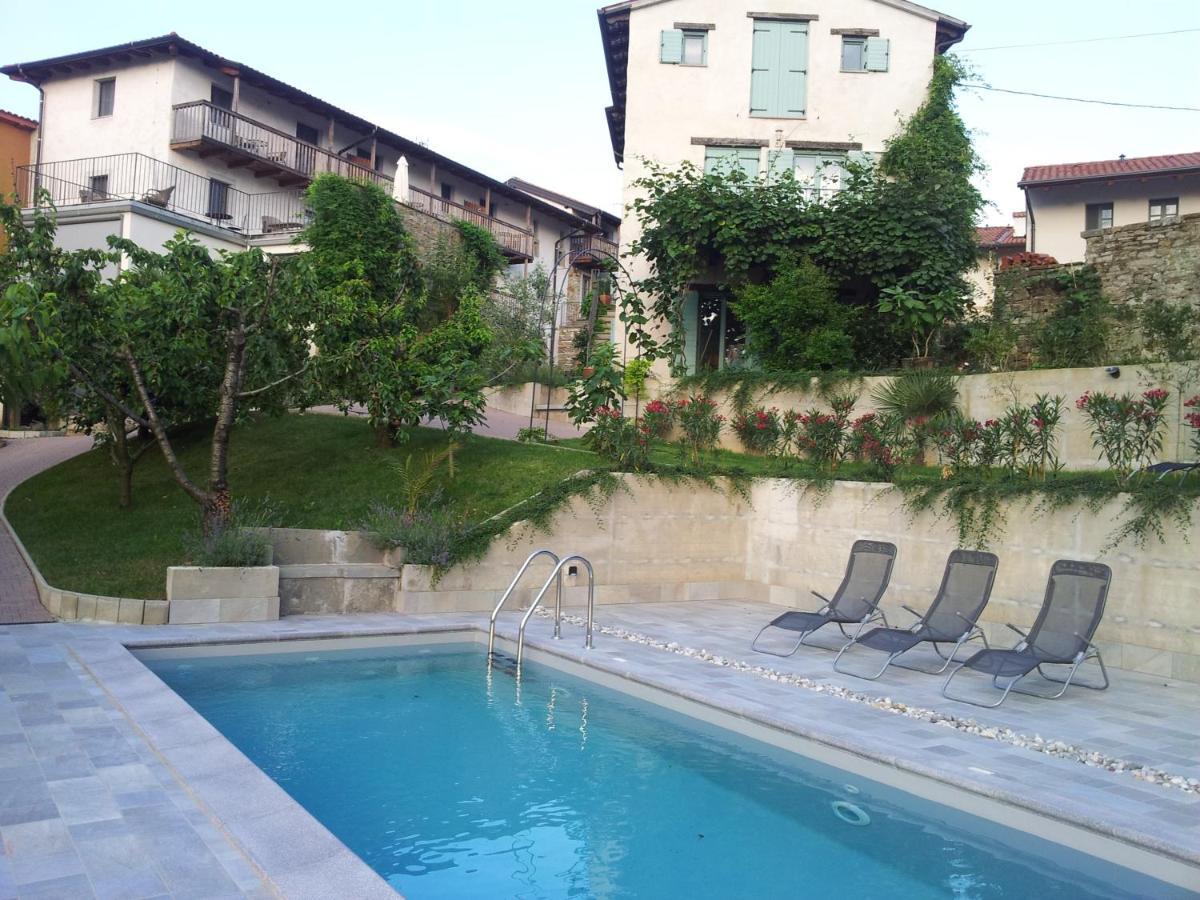 Boutique Hotel Dvor Dobrovo Zewnętrze zdjęcie