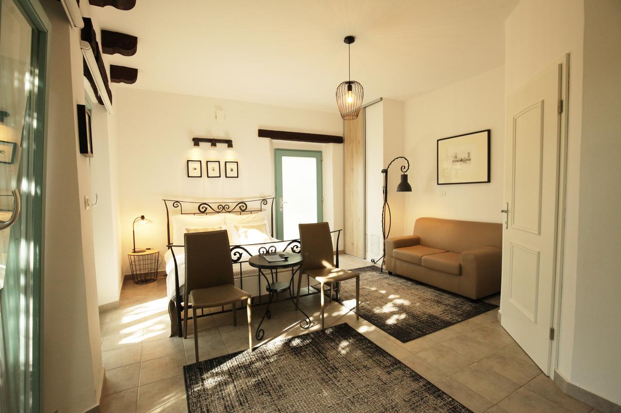 Boutique Hotel Dvor Dobrovo Zewnętrze zdjęcie